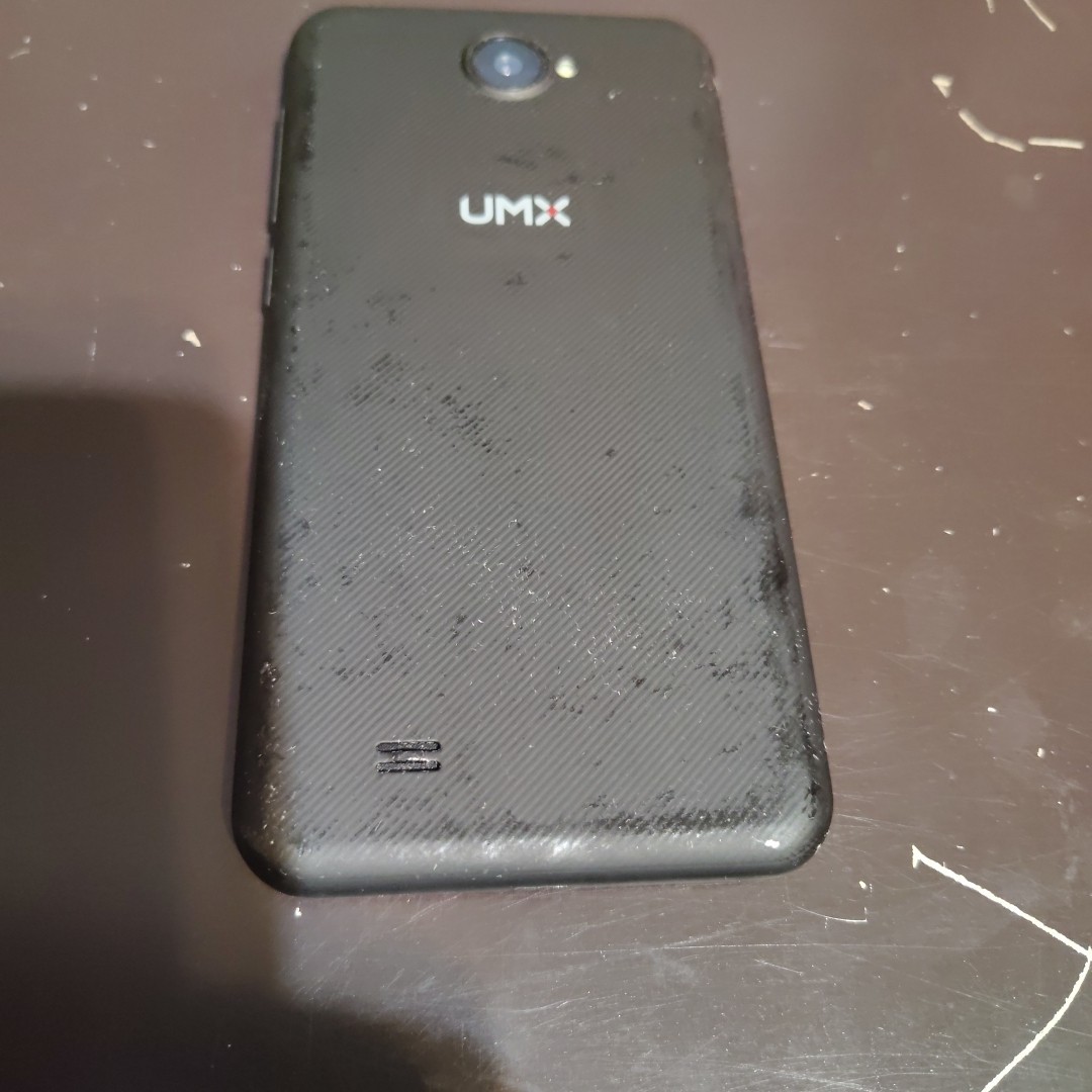 2 Unimax UMX Phones One Model U683CL, One Model U693CL For Parts/Repair *READ*
