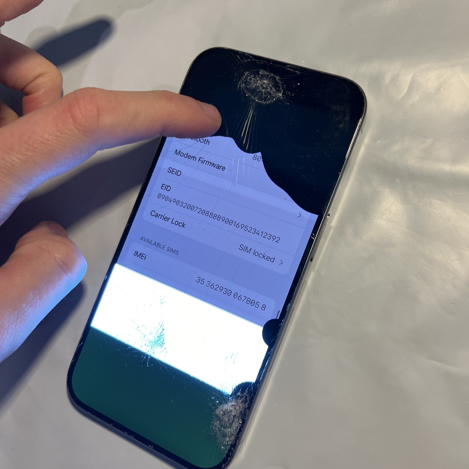 Apple iPhone 15 Pro – 256GB (AT&T ONLY) – BAD SCREEN – SOLD AS IS (J93)