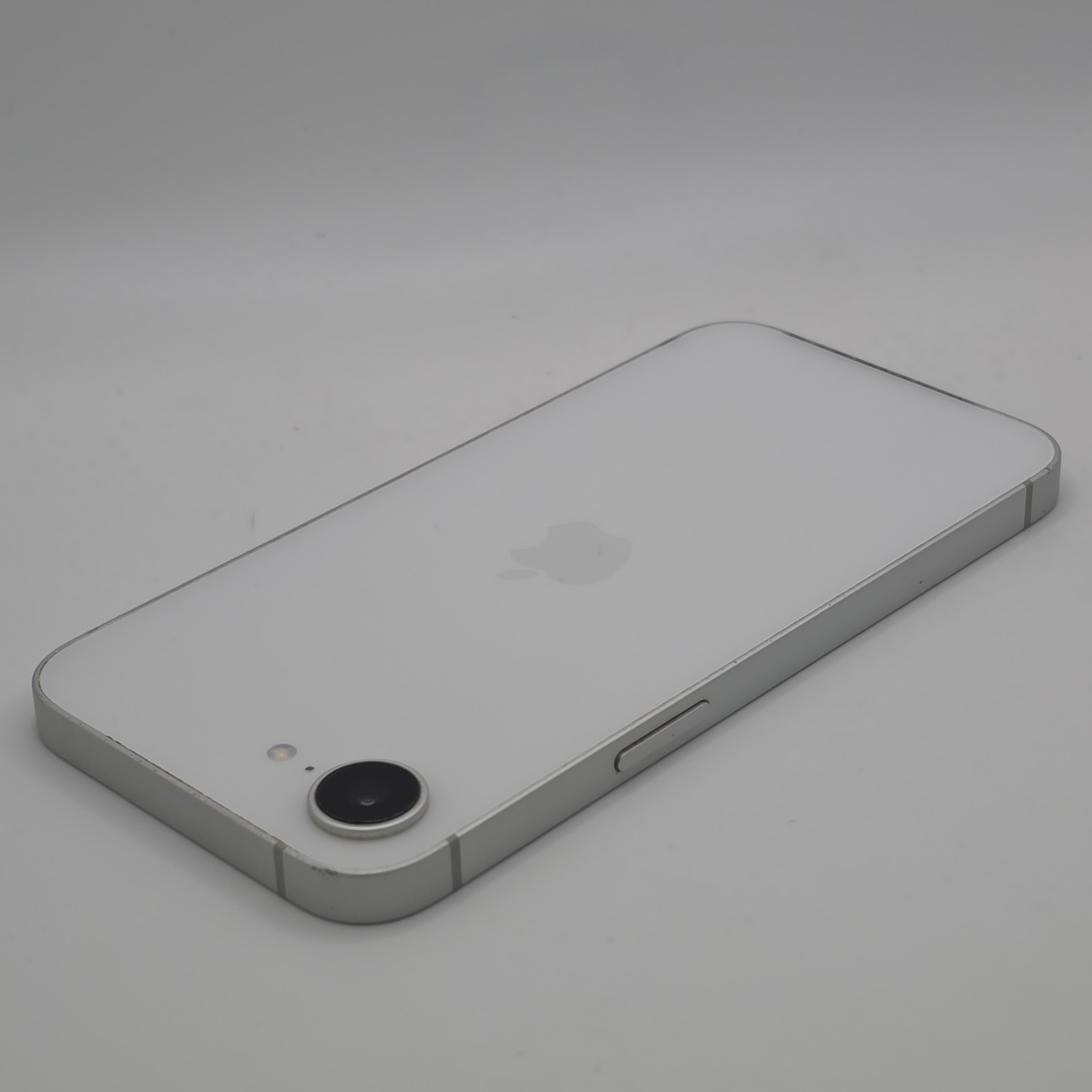 Apple iPhone 16e – 128 GB – White *FOR PARTS READ*