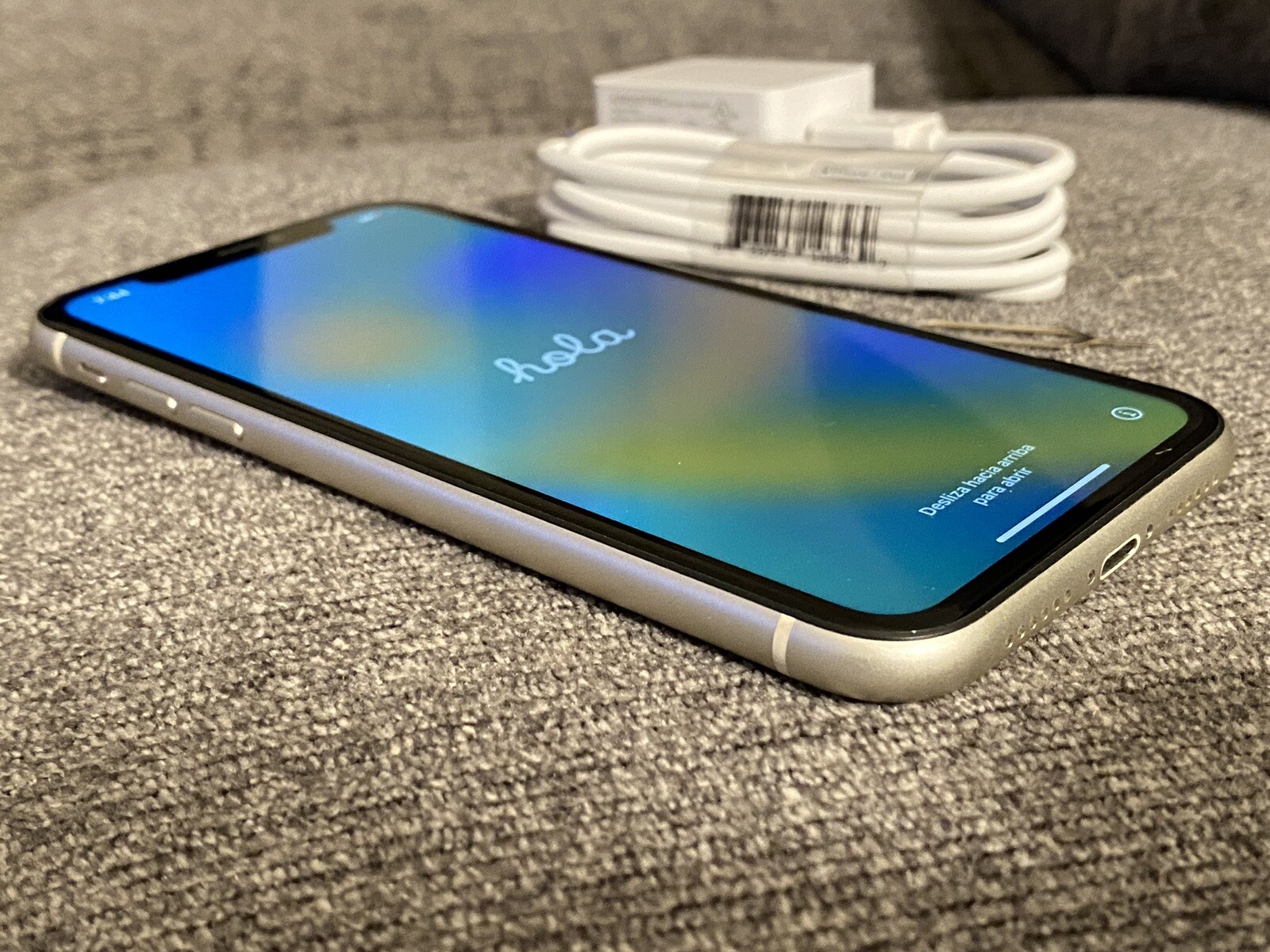 Apple iPhone 11 – 64GB – White A2111 (CDMA + GSM)
