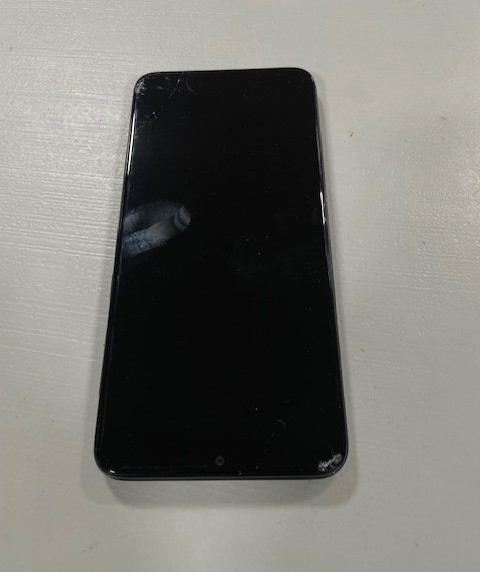 Samsung Galaxy A20 4G LTE 6.4″ (SM-A205U1) – CRACKED LCD SCREEN – AS IS