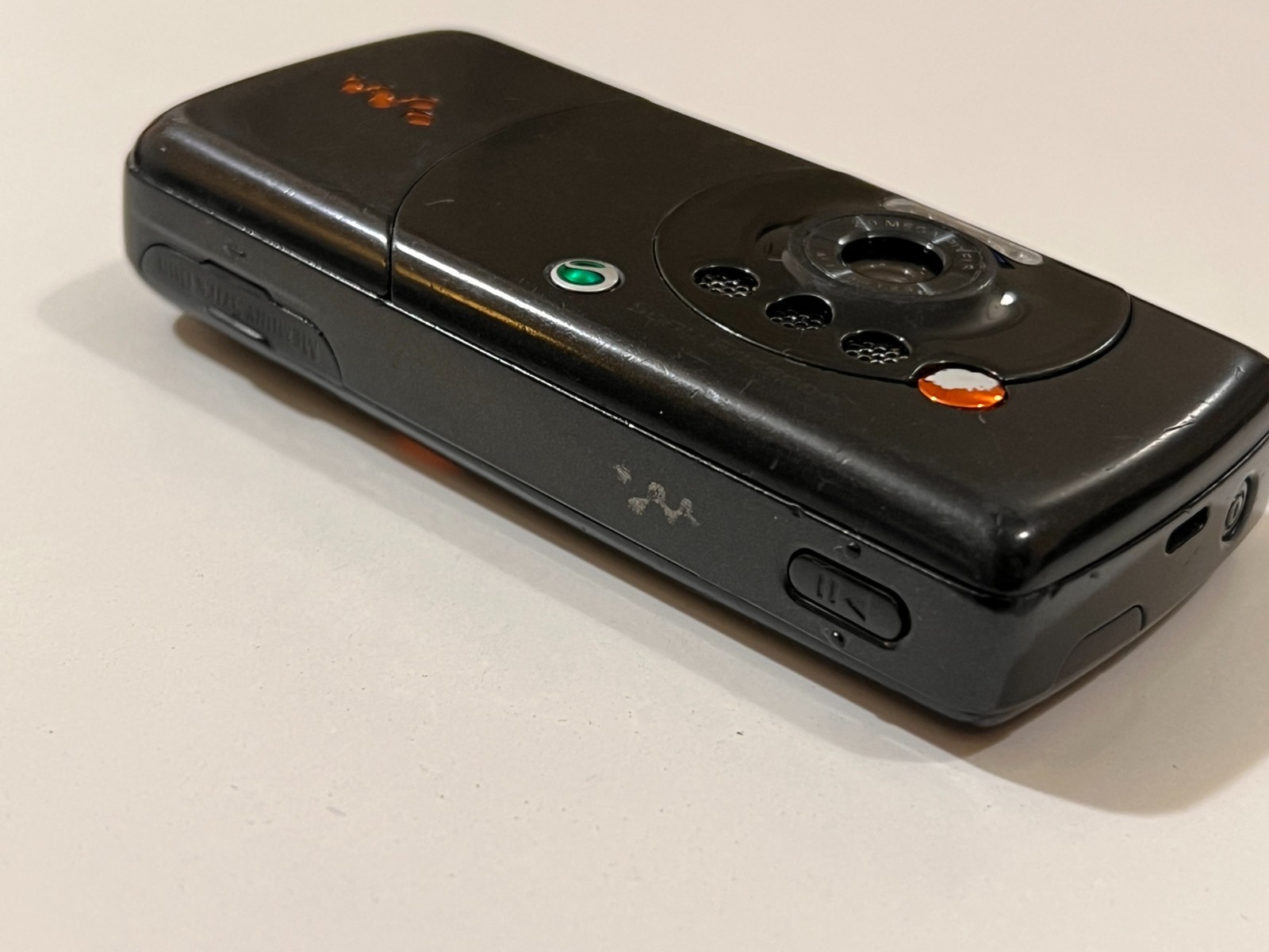 Sony Ericsson W810 – 20 MB – Satin Black (Unlocked)
